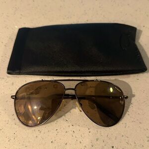 Used Kreed Aviator Static Sunglasses with Oscar da La Renta soft case- has flaws